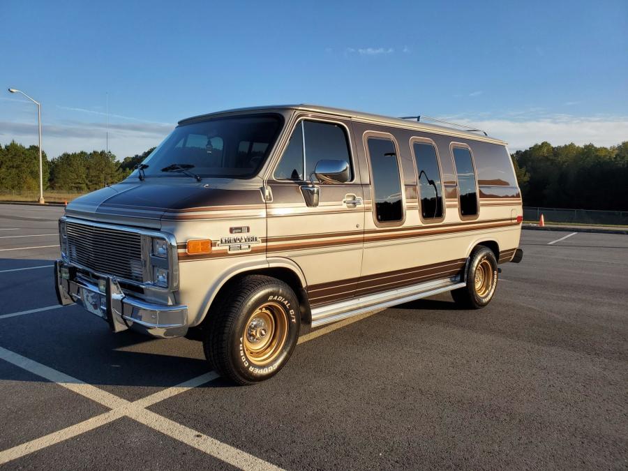  Chevrolet G20 Conversion Van  (CG21305) 1988 года  (фото 11 из 257)